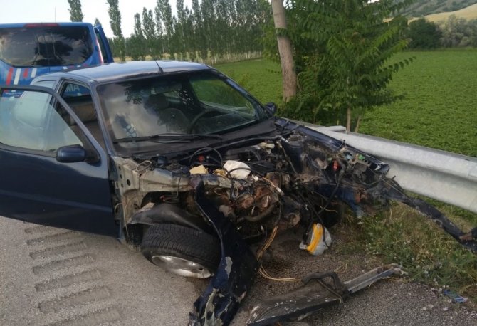 Sungurlu’da iki otomobil çarpıştı : 3 yaralı
