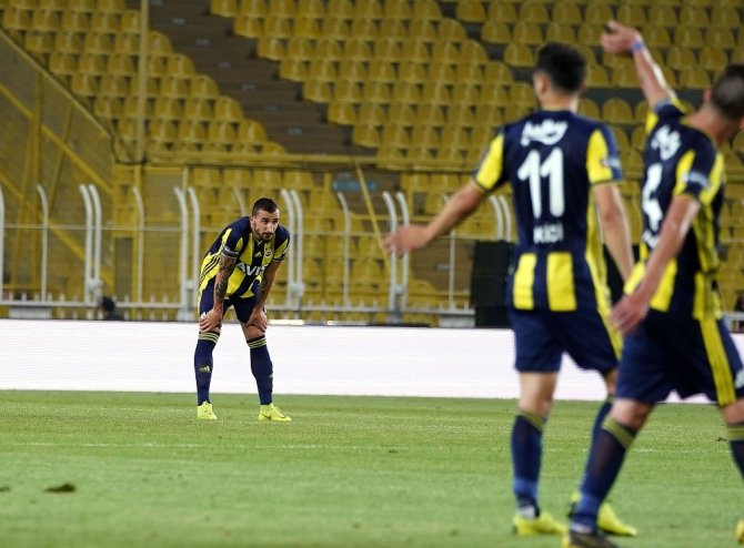 Fenerbahçe Mehmet Topal ile yollarını ayırdı