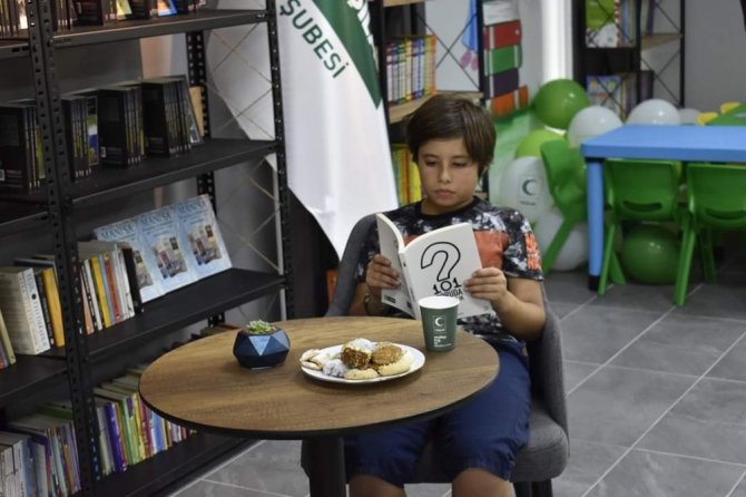 Manisa’da ‘Yeşil Kitap Kafe’ açıldı