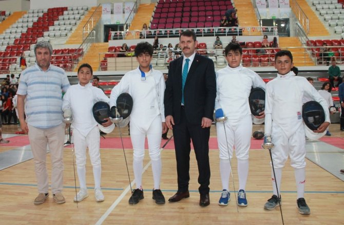 Eskrim Türkiye Şampiyonası Sivas’ta başladı