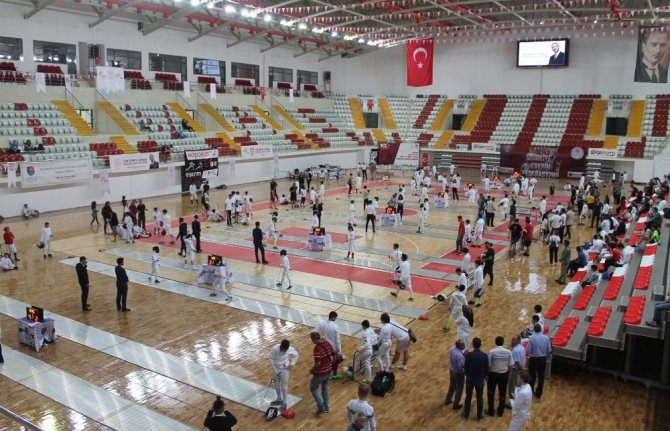 Eskrim Türkiye Şampiyonası Sivas’ta başladı