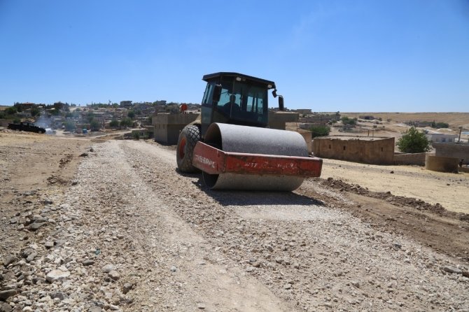 Eyyübiye kırsalında yol yapımı sürüyor