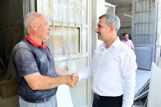 Başkan Çınar, esnafları ziyaret ederek sorunları dinledi