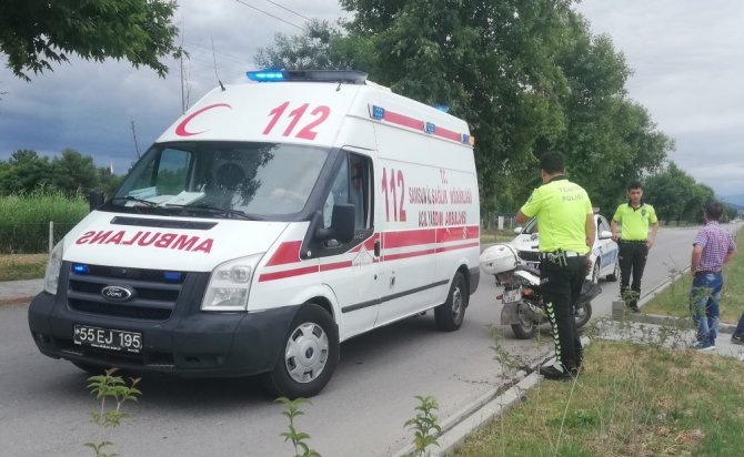 Bankete çarpan motosiklet sürücüsü yaralandı