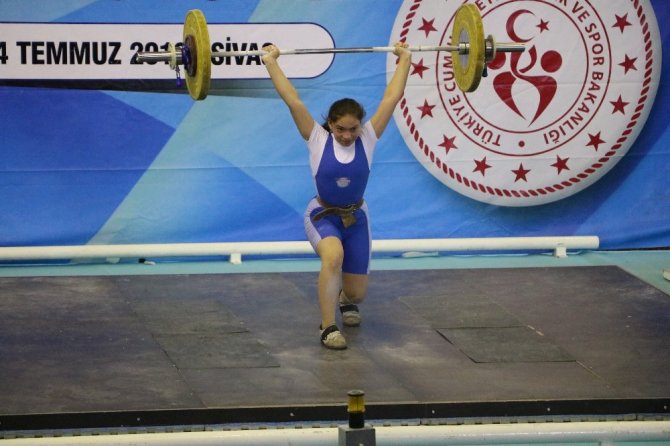 Sivas’ta düzenlenen Türkiye Halter Şampiyonası başladı