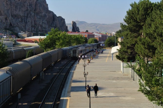 Tahran-Ankara treni ilk seferini gerçekleştirdi