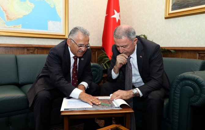 Başkan Büyükkılıç, Ankara’da Milli Savunma Bakanı Akar ve Ulaştırma Alt Yapı Bakanı Turhan ile görüştü