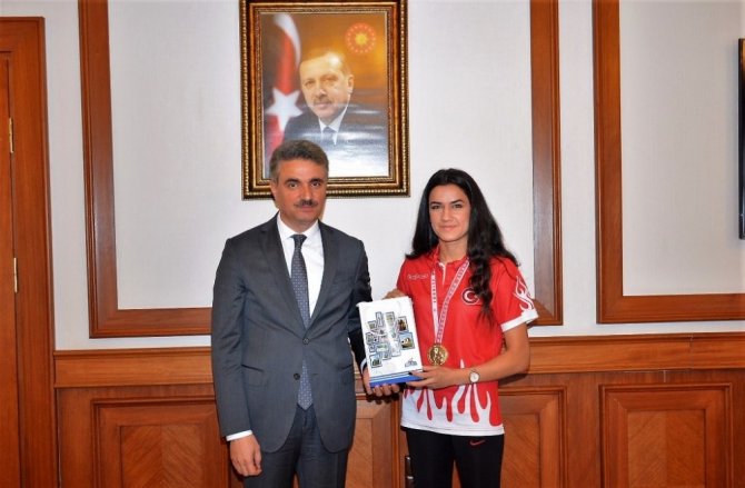Türkiye Boks Şampiyonu Hatice Akbaş Malatya‘nın gurur oldu