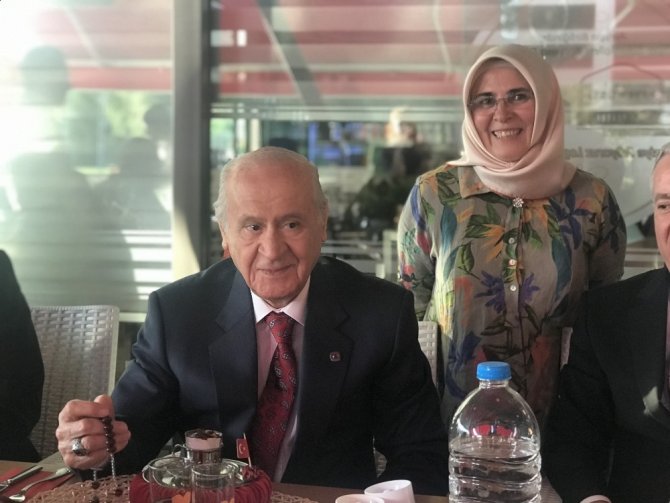 MHP Lideri Bahçeli, 40 yıl hatırlı ’Türk kahvesi’ içti
