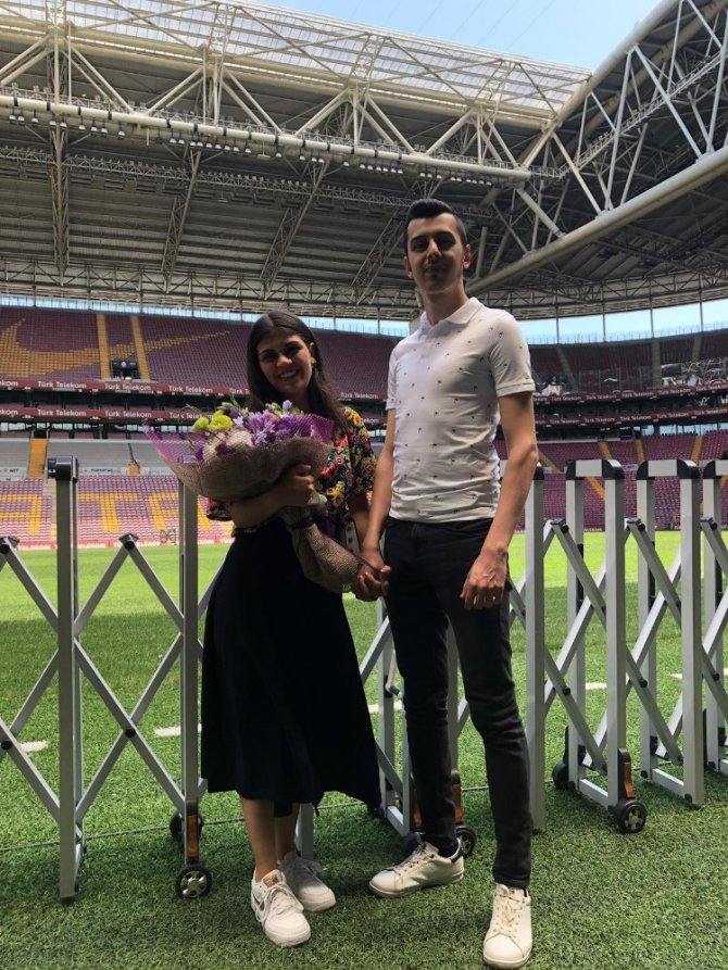 Türk Telekom Stadyumu’nda evlilik teklifi