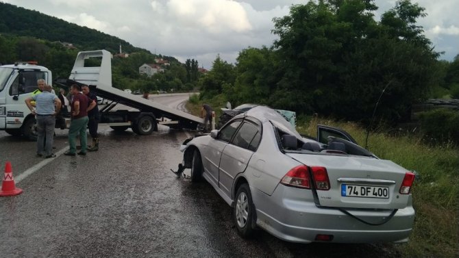 Zonguldak’ta iki araç çarpıştı: 3 yaralı