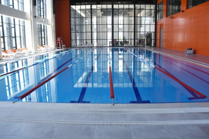 Aliağa’nın yarı olimpik yüzme havuzu hizmete açılıyor