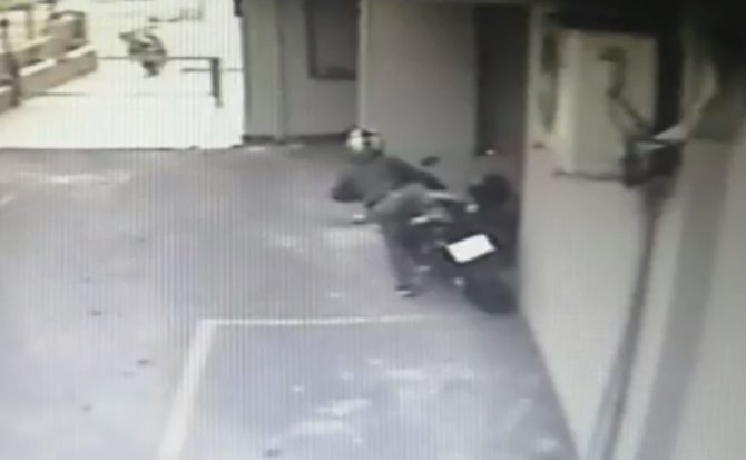 Kozyatağı’nda motosiklet hırsızlığı kamerada