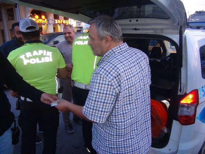 Taksim’de yayaya çarpan ticari taksi bağlandı