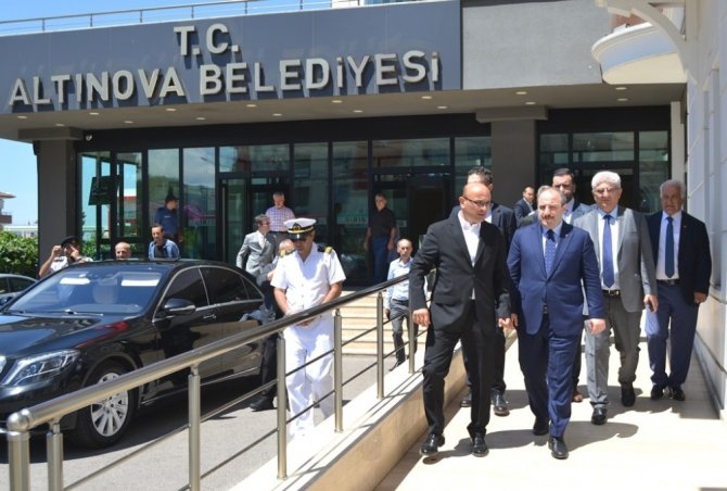 Bakan Varank Altınova’dan memnun ayrıldı