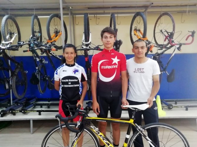 Kayserili bisikletçilerden Balkan Şampiyonası’nda 3 gümüş 1 bronz madalya