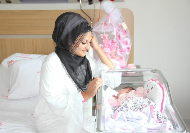 Bursa Şehir Hastanesi’nin ilk bebeğine hediye