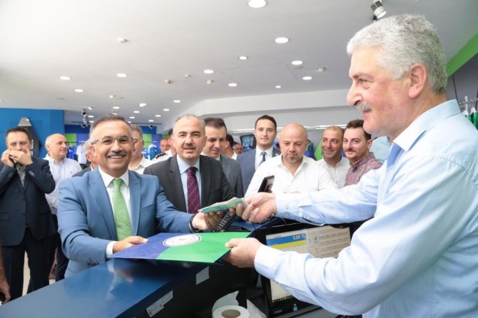 Rize Valisi Çeber ve Belediye Başkanı Metin’den Çaykur Rizespor’a kombine desteği