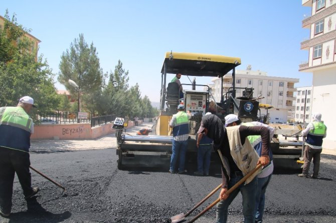Şanlıurfa’da yol asfaltlama çalışmaları sürüyor