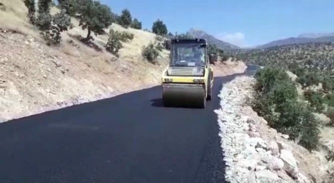 Siirt’te sıcak asfalt çalışmaları başladı