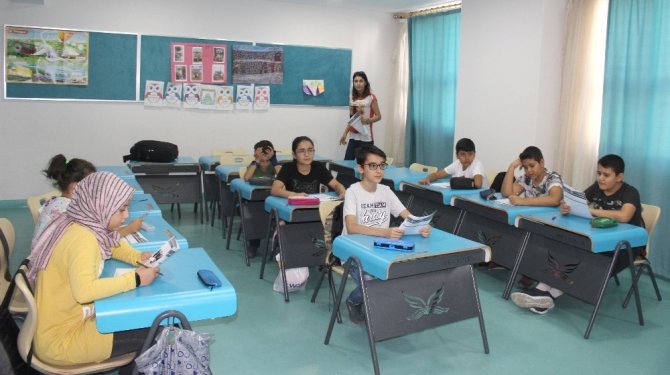 Öğrenciler İngilizce dil kampında