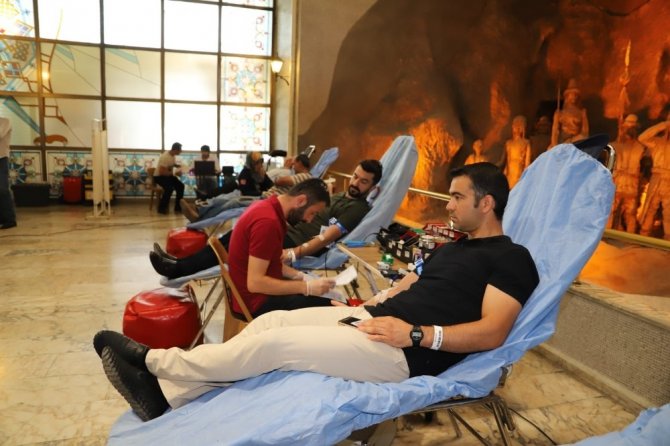 Belediye çalışanlarından Kızılay’a kan bağışı