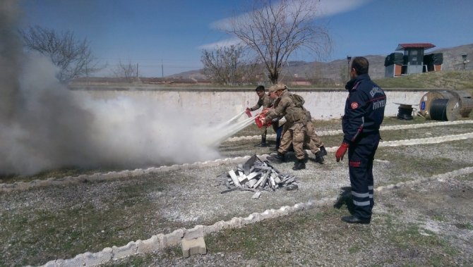 İtfaiyeden bedelli askerle yangın eğitimi