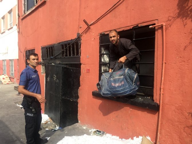 Beyoğlu’nda kaçak göçmen operasyonu: Afgan ve Pakistan uyruklu 35 kişi yakalandı