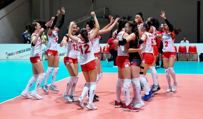 U16 Avrupa Voleybol Şampiyonası’nda Türkiye yarı finalde