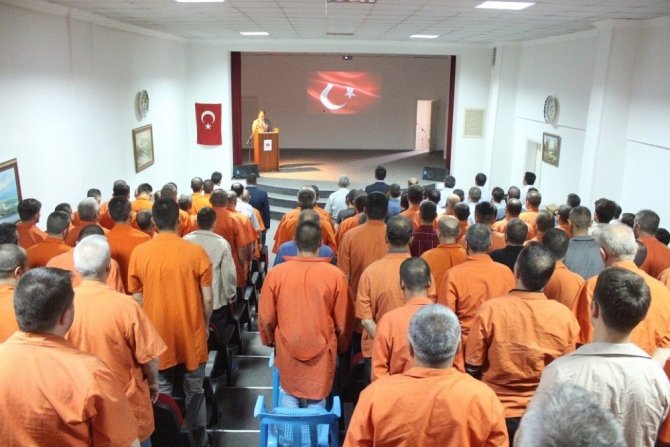 Kütahya Cezaevi tek seferde 76 tutuklu ve hükümlüye kalfalık belgesi veren ilk cezaevi unvanını aldı
