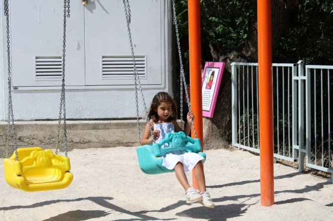 Kazada hayatını kaybeden 3 yaşındaki kızının adına park yaptırdı