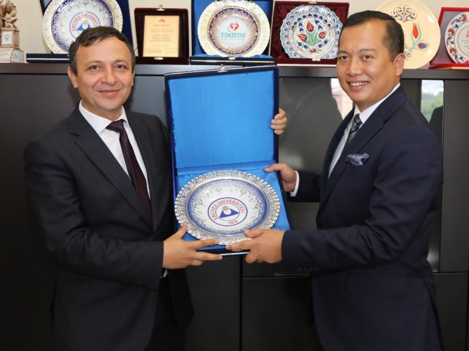 Endonezya Ankara Büyükelçisinden, ERÜ Rektörü Çalış’a Ziyaret