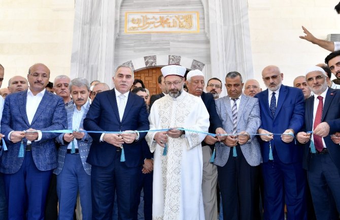 Diyanet İşleri Başkanı Erbaş, 10 yıl görev yaptığı caminin açılışını yaptı