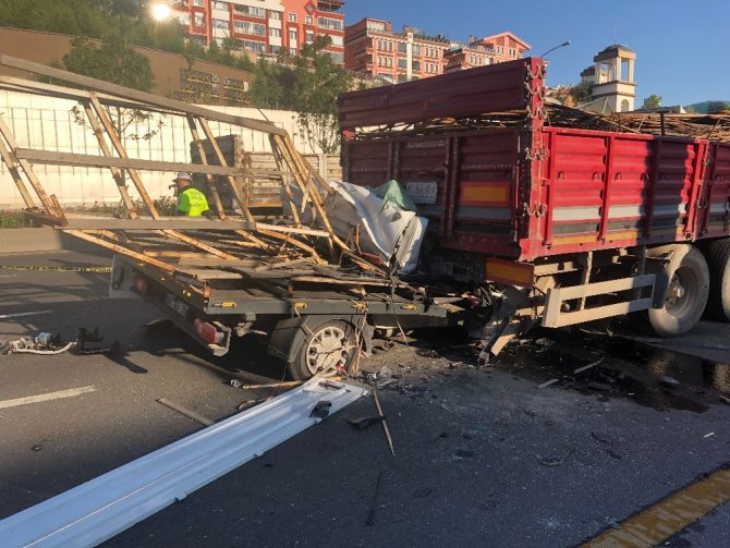 Başkent’te kamyonet, önündeki tıra ok gibi saplandı: 1 ölü