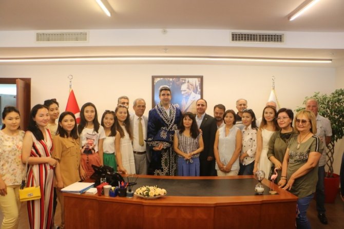 Kartal Belediyesi, Kazak kadın gazetecileri ağırladı