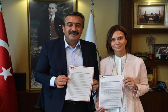 Başkan Çetin, “Kadın Dostu Kent Taahhütnamesi”ni imzaladı