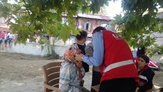 Düzce’de selin vurduğu köylerde 74 afetzedeye sağlık hizmeti verildi
