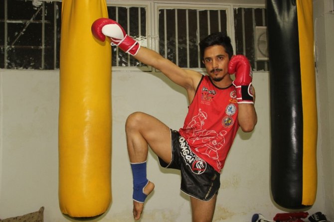 Astım hastalığını yenmek için başladığı kick boksta Dünya 3’üncüsü oldu