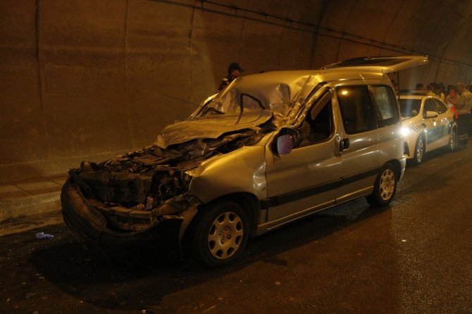 TIR’a arkadan çarpan aracın sürücüsü öldü
