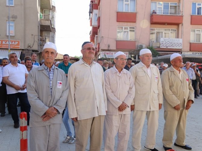 Hisarcık’ta 20 kişilik hac kafilesi kutsal topraklara uğurlandı
