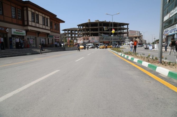 Erciş Belediyesinden 3 cadde açılışı
