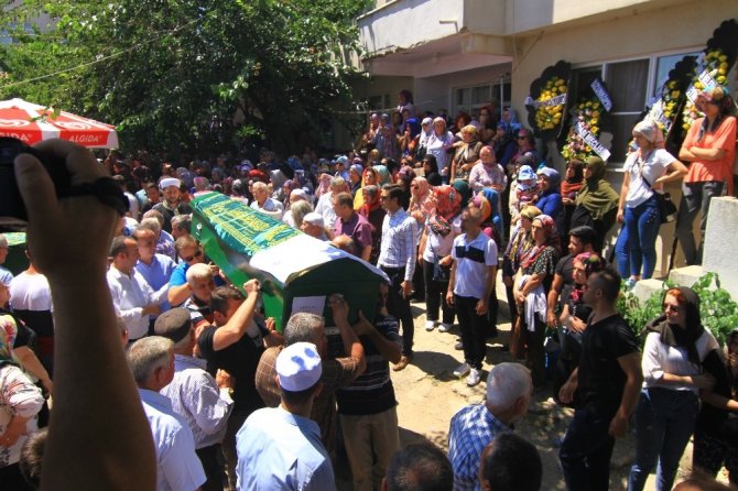 Edirne’deki kazada hayatını kaybeden aile toprağa verildi