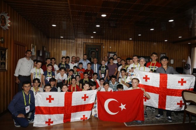 Gürcistan’dan gelen misafir öğrencilere yaz okulu programı