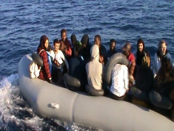 Ayvalık’ta 45 göçmen Sahil Güvenlik’ten kaçamadı