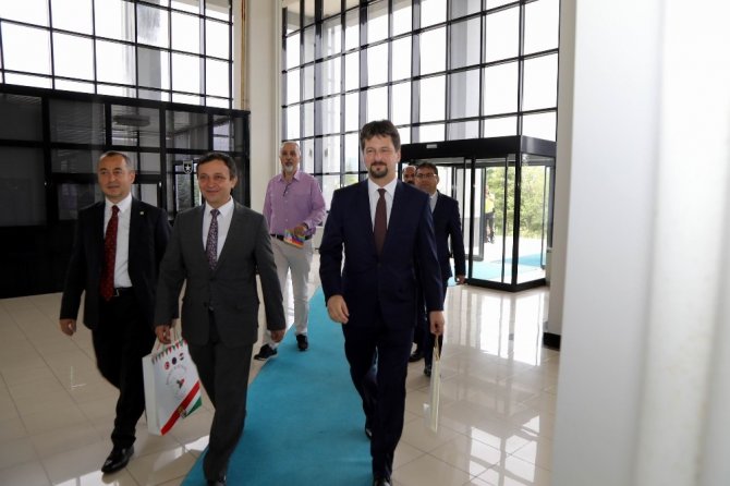 Macaristan’ın Ankara Büyükelçisi, ERÜ Rektörünü Ziyaret Etti