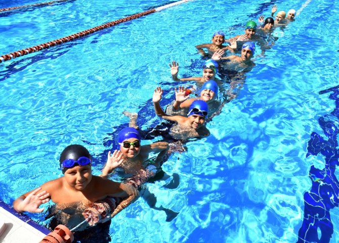 Osmangazi’de çocuklar için yüzme vakti