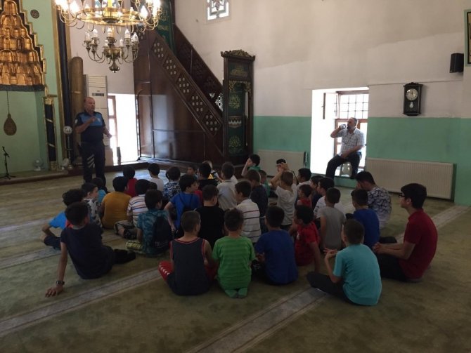 Toplum Destekli Polisler çocukları camide bilgilendirdi