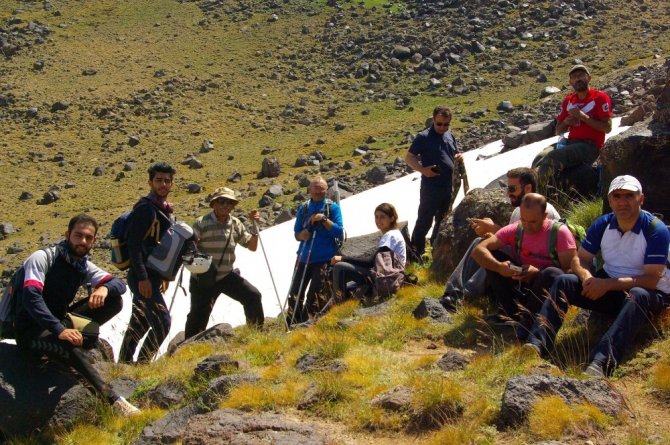 Dağcılar, Türkiye’nin volkanik en yüksek ikinci dağı olan Süphan Dağı’nın zirvesinde buluştu