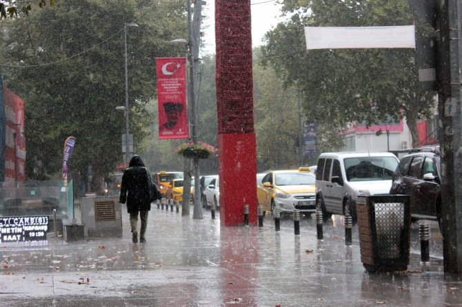 İstanbul’da sağanak yağış etkisini gösteriyor