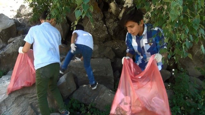 Öğrenciler Nemrut Krater Gölü’nde çevre temizliği yaptı